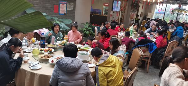 聚餐.jpg 聚餐.jpg